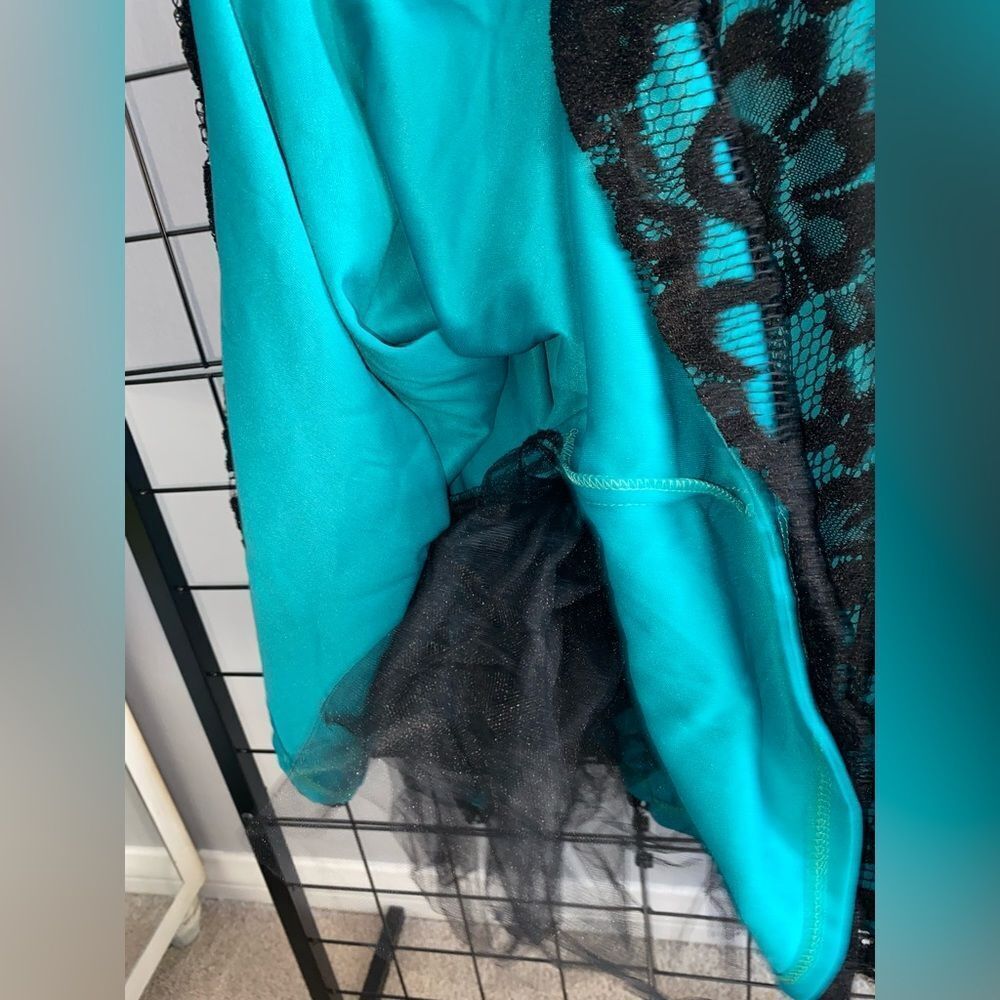 Sally USA plus size teal dress with black lace overlay EUC - Picture 5 of 10